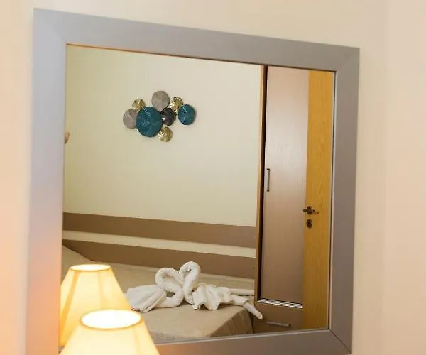 Aquaria Aparthotel 4*